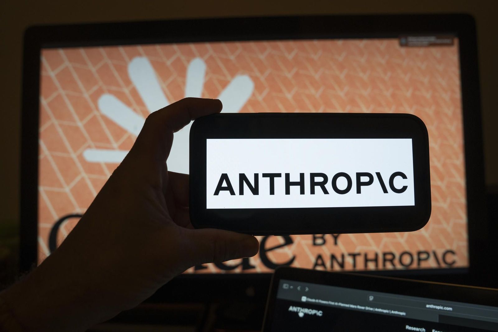 Anthropic, el gigante que propone frenar la IA, aterriza en Madrid