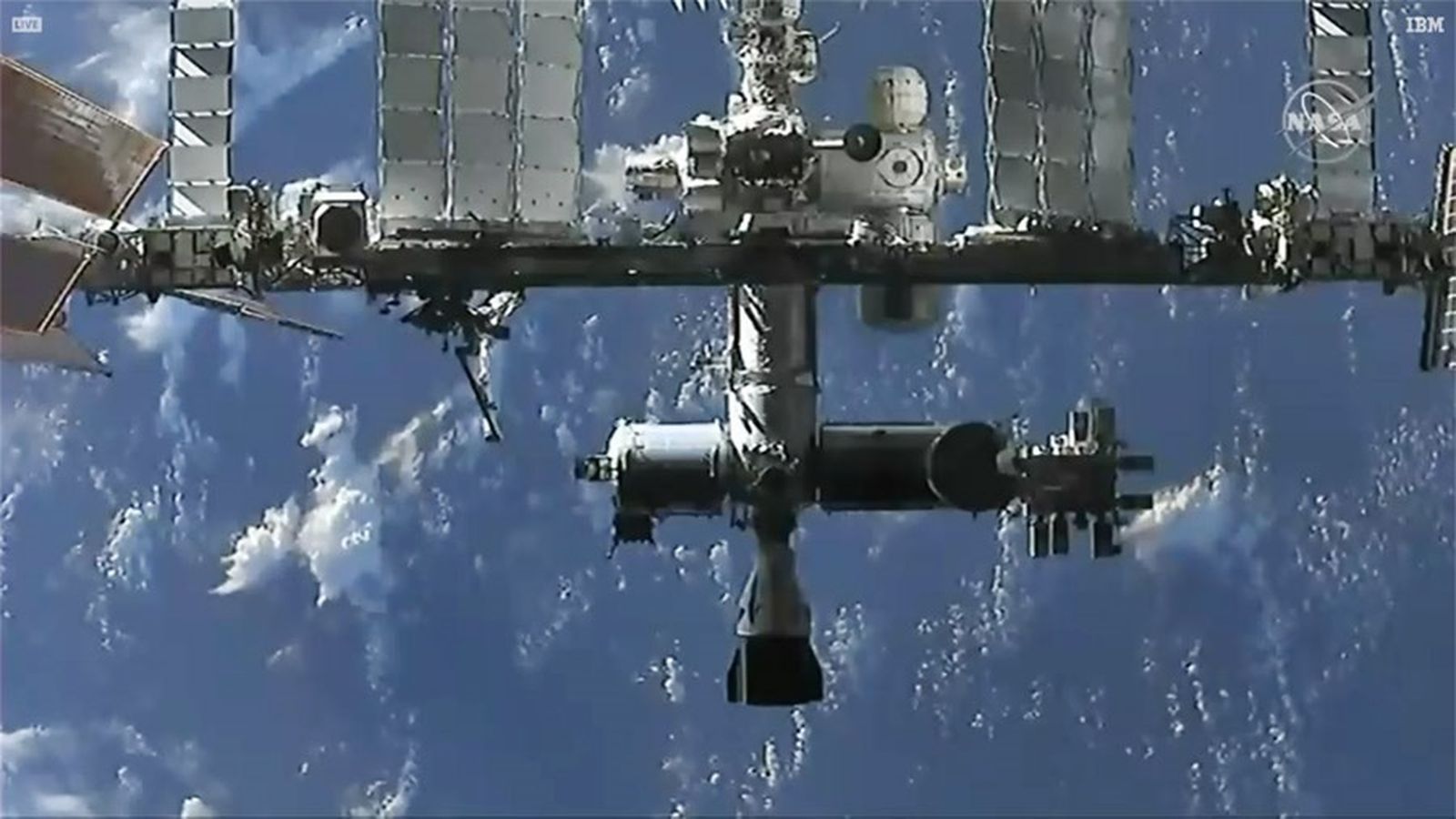 La Estación Espacial Internacional vista desde una nave Dragon de SpaceX
