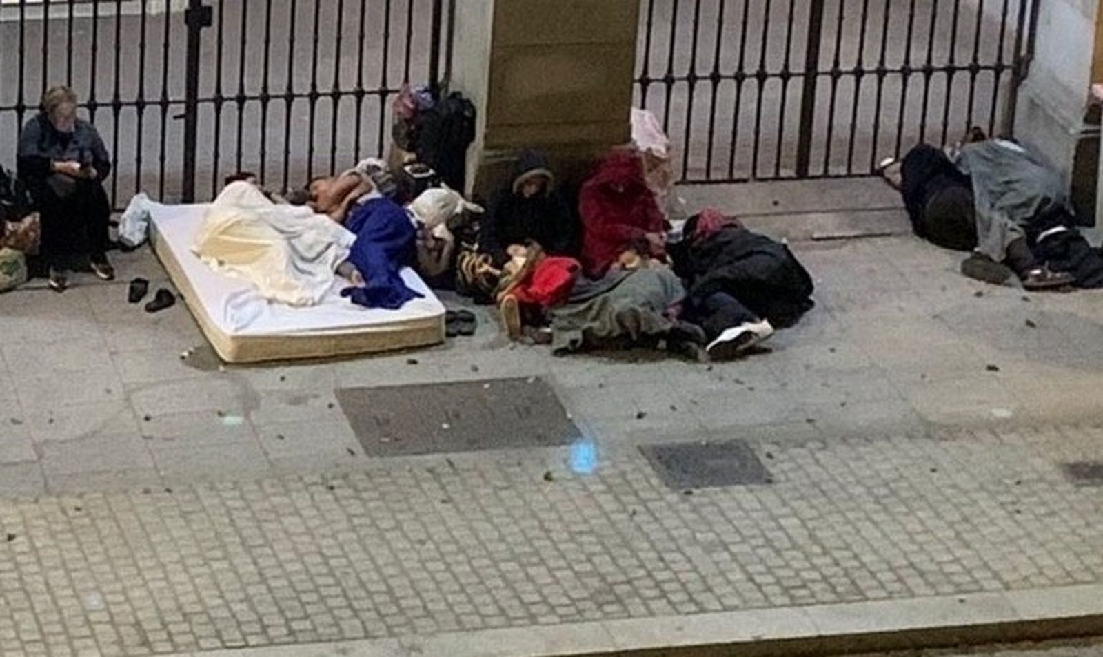 Personas durmiendo en la calle