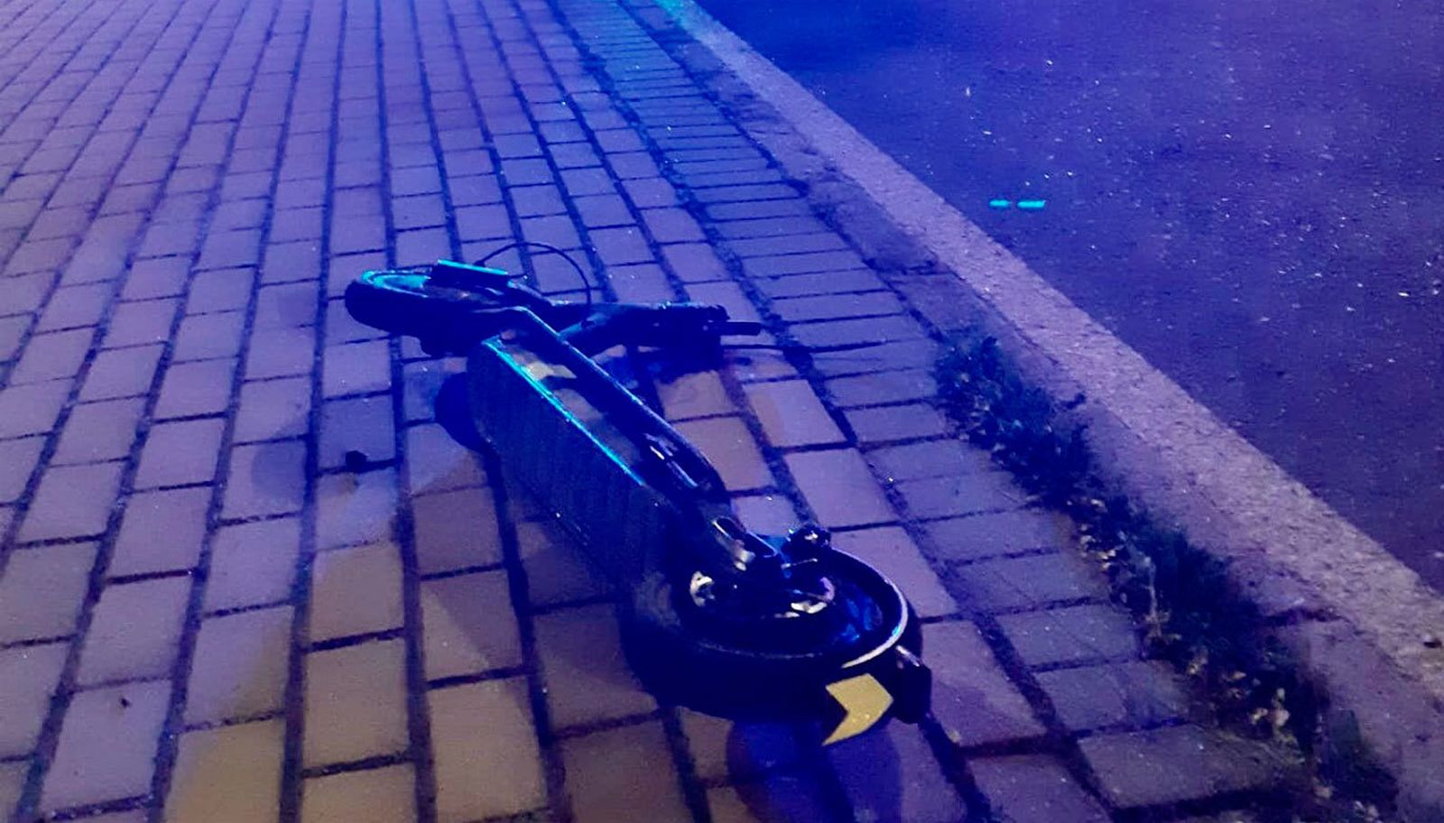 Patinete en el lugar del accidente