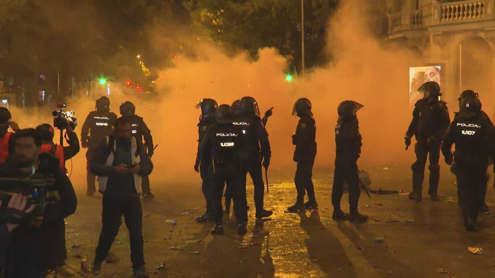 Al menos 12 heridos, dos de ellos agentes de la Policía Nacional, tras los disturbios en Ferraz