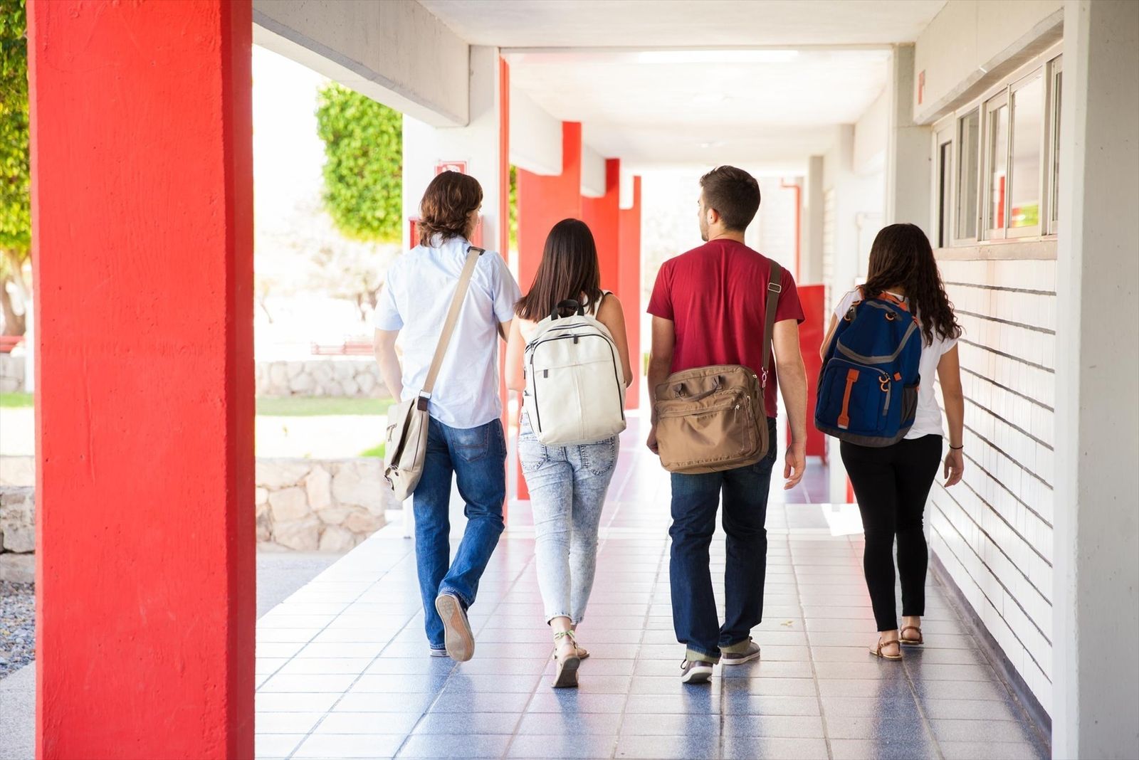 El 73 % de los jóvenes estaría dispuesto a saltarse la ley para ayudar a su familia