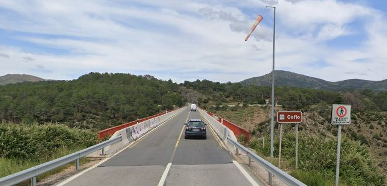 Puente de la M-505 sobre el río Cofio