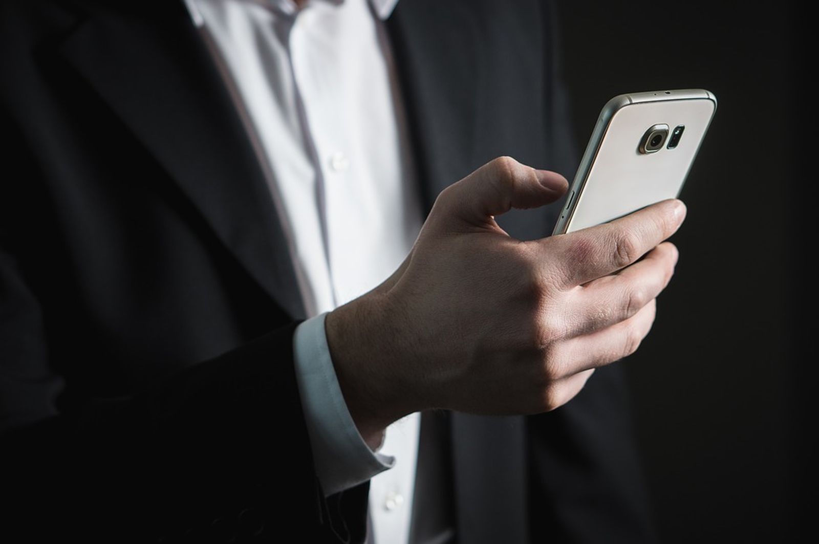 ¿Cómo debes utilizar el Whatsapp en los grupos de trabajo?