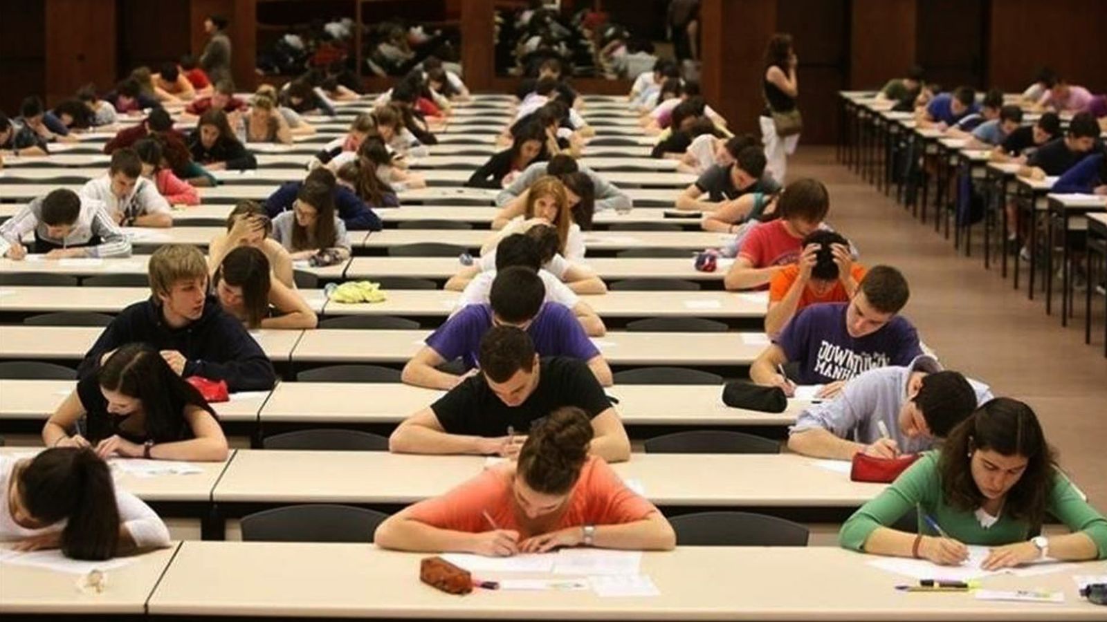 Nervios entre los estudiantes madrileños a pocas horas de la selectividad