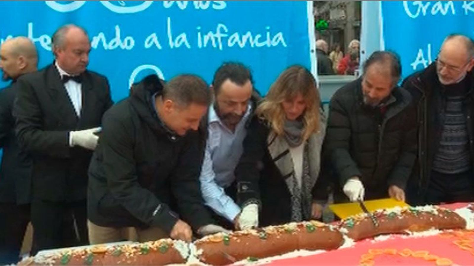 Aldeas Infantiles reparte en la Puerta del Sol 1.500 kilos de roscón