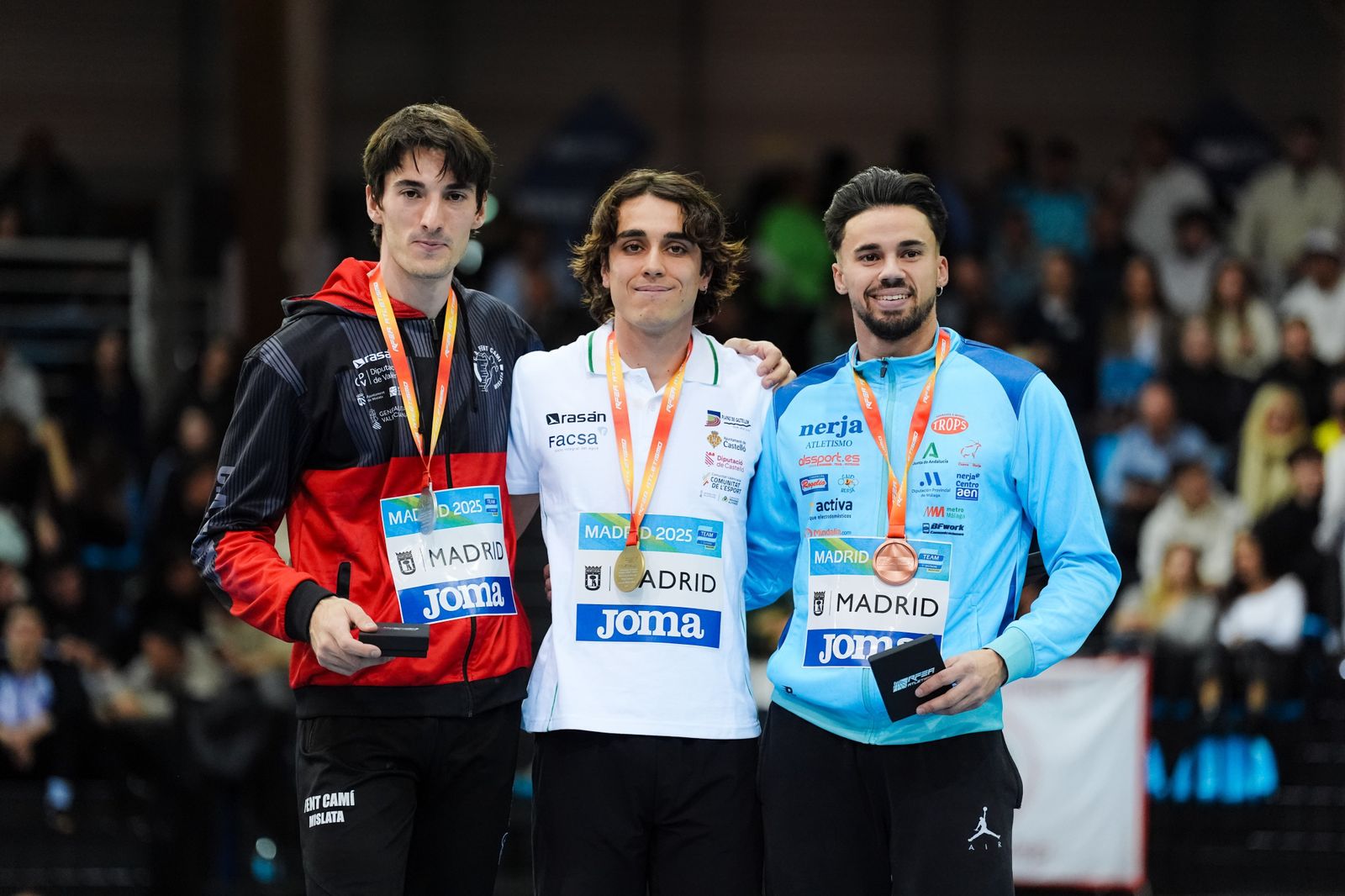 Podio de la final de pértiga