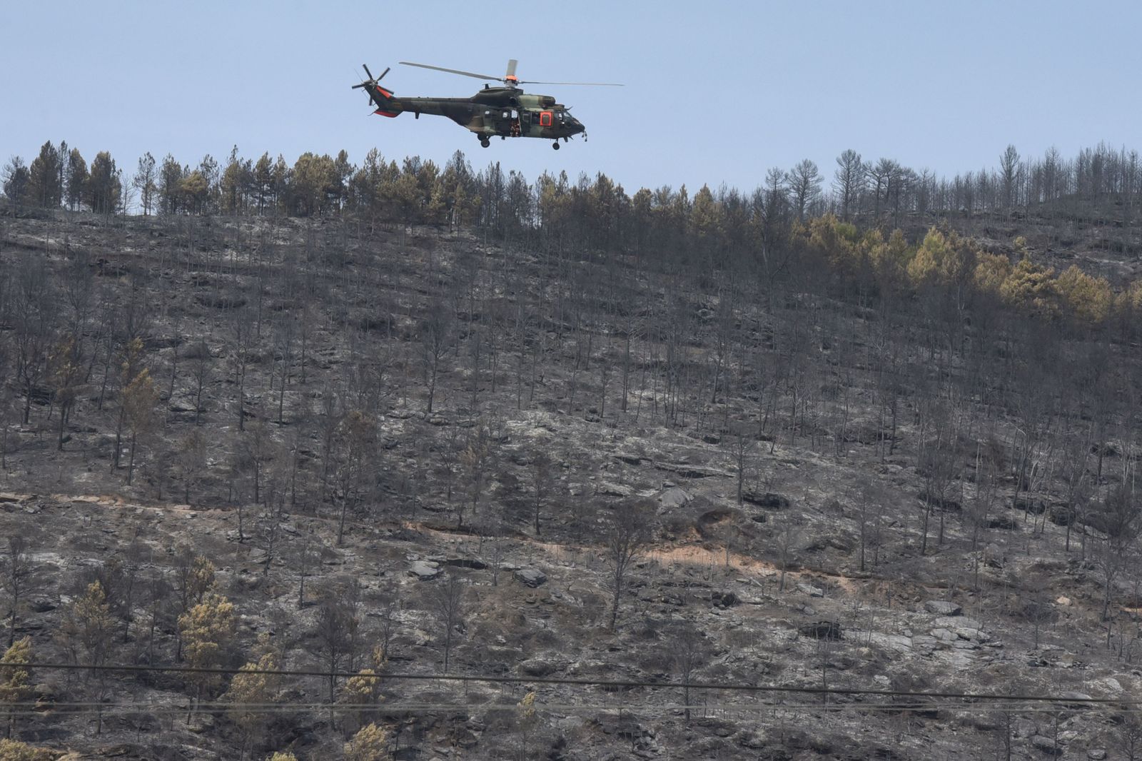 Estabilizada la mayor parte del incendio de Peñas de Riglos, en Huesca