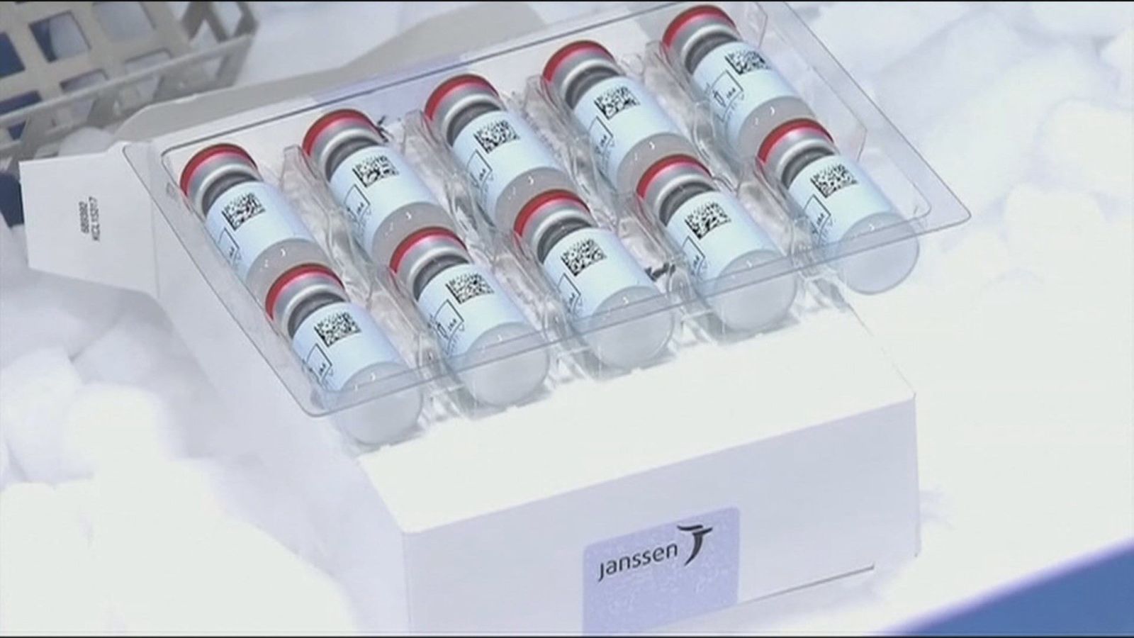 Francia empieza a vacunar con Janssen, mientras España espera el visto bueno de la EMA