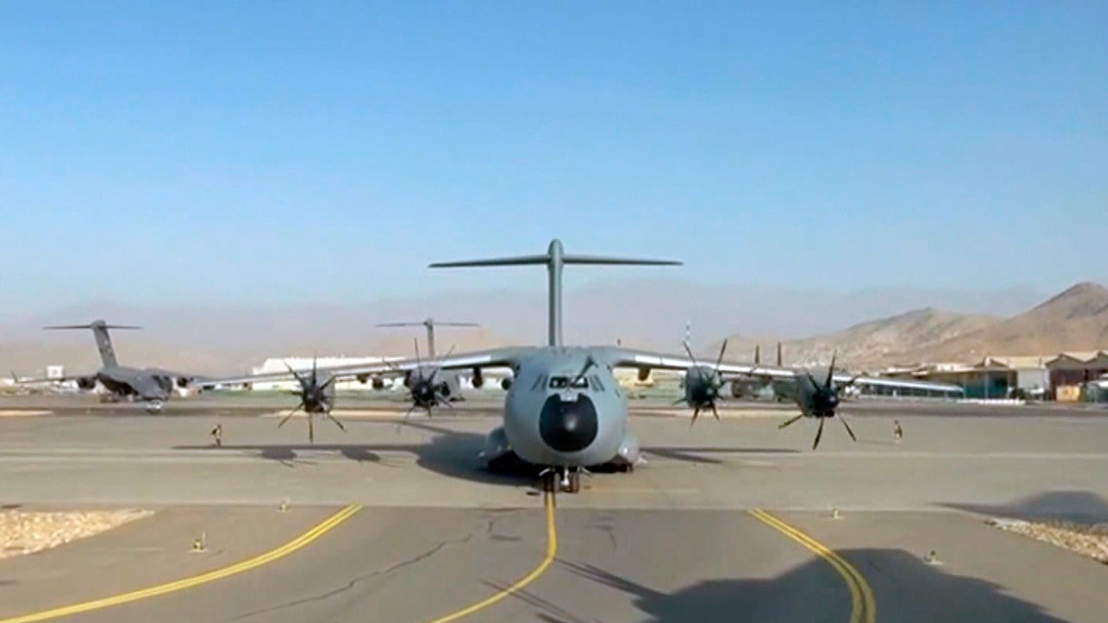 España enviará aviones para evacuar a españoles en Líbano