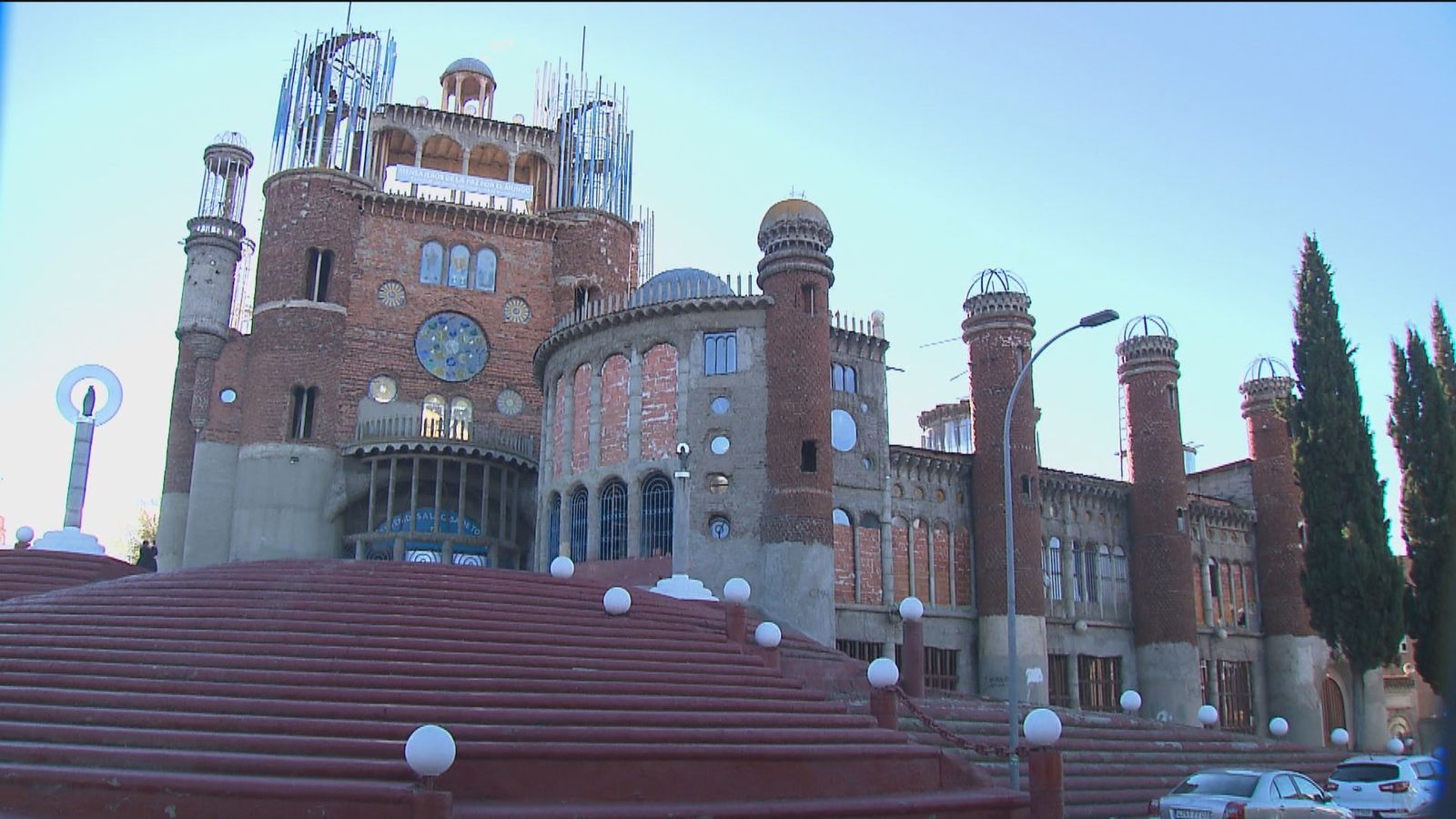 La catedral de Mejorada del Campo construida por Justo Gallego