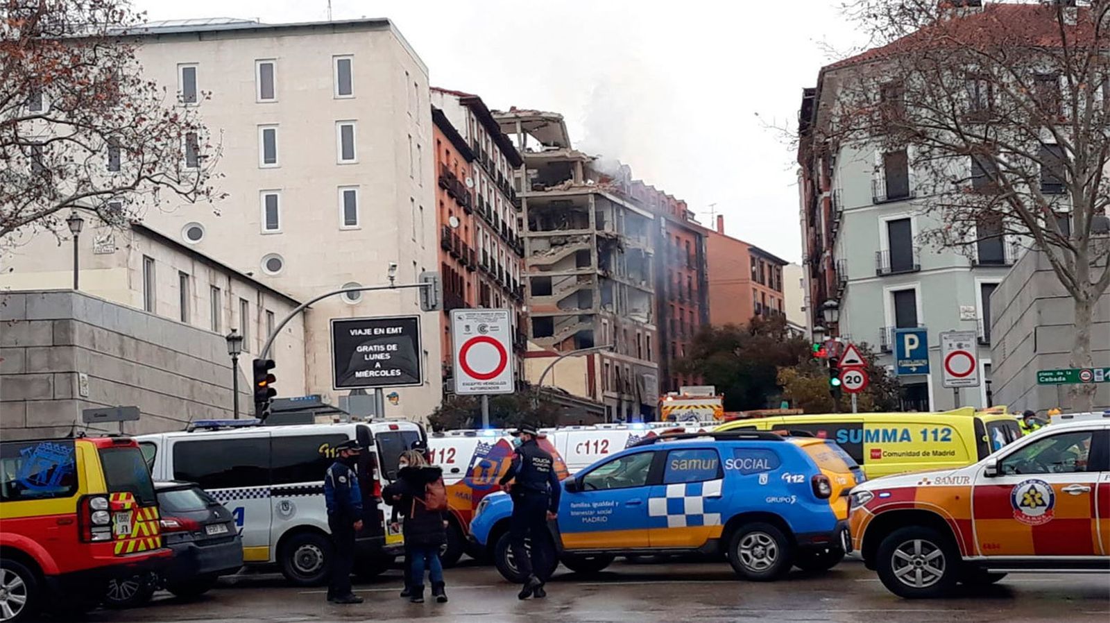 Las plantas destrozadas del edificio parroquial de la Iglesia de La Paloma