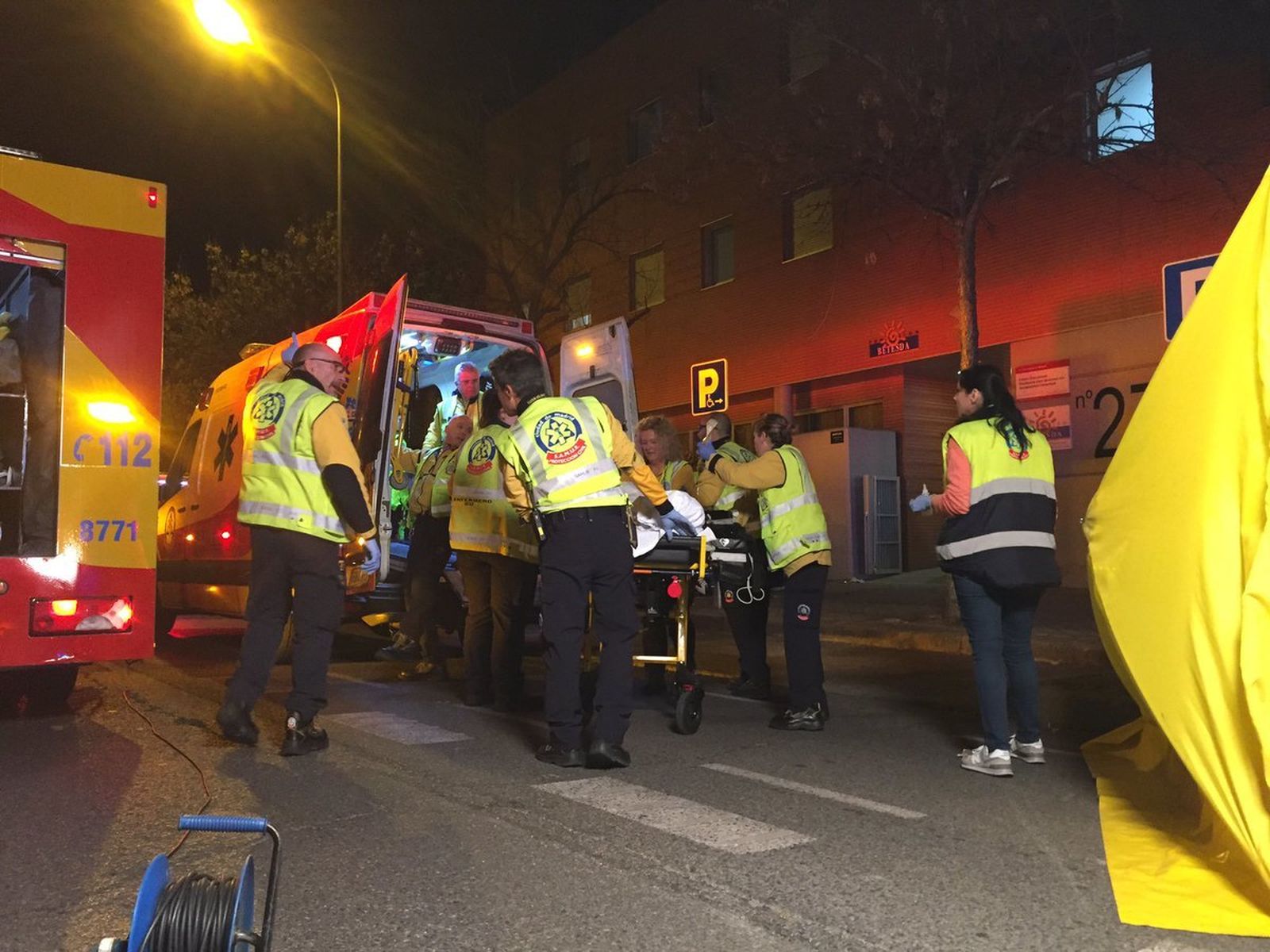 El Samur atiende al motorista accidentado