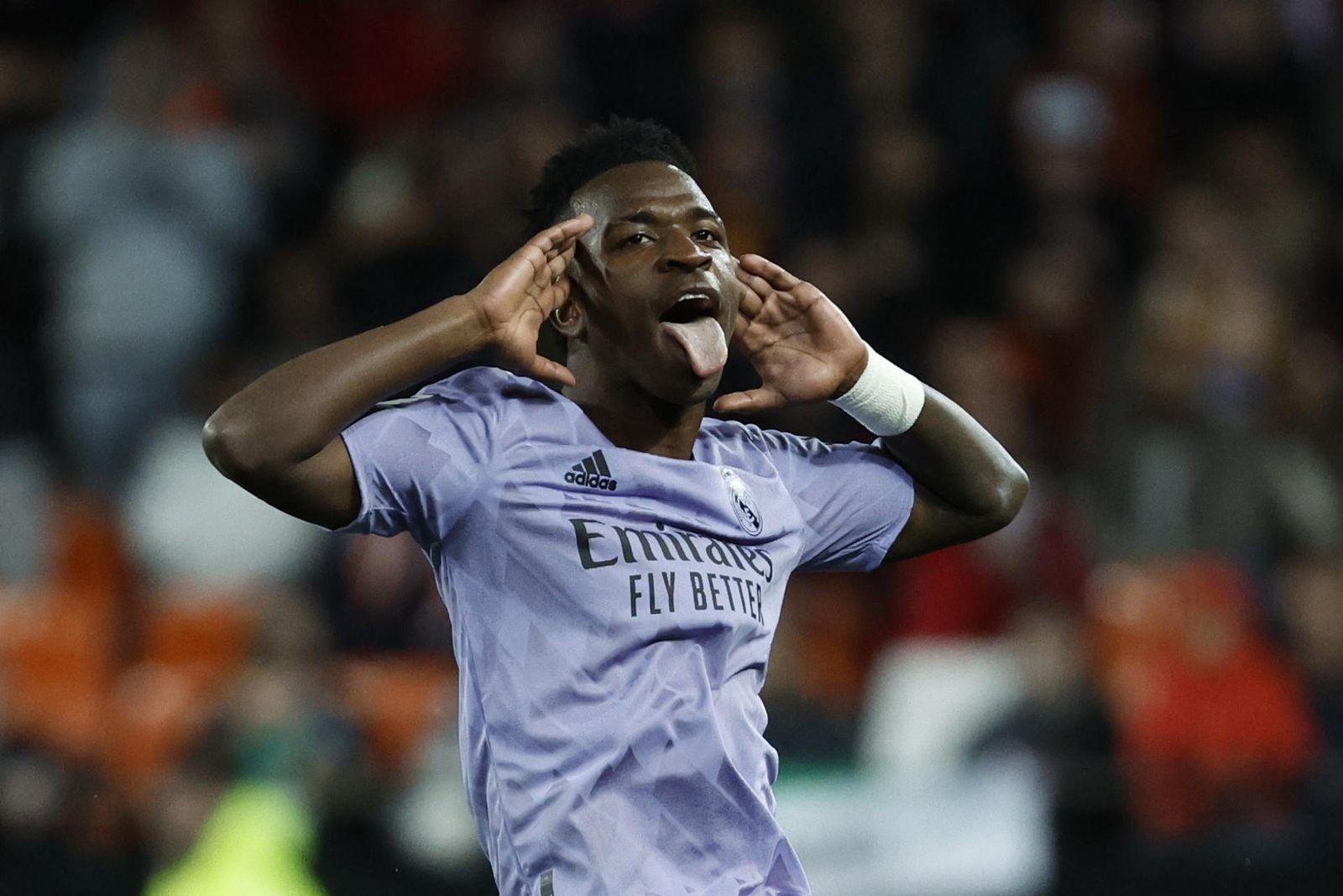Vinicius celebra su segundo gol en Mestalla