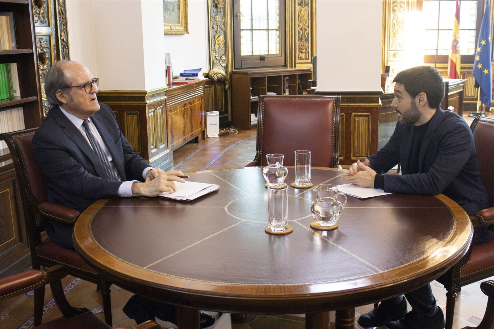 El ministro de Derechos Sociales, Pablo Bustinduy, en una reunión con el Defensor del Pueblo, Ángel Gabilondo.