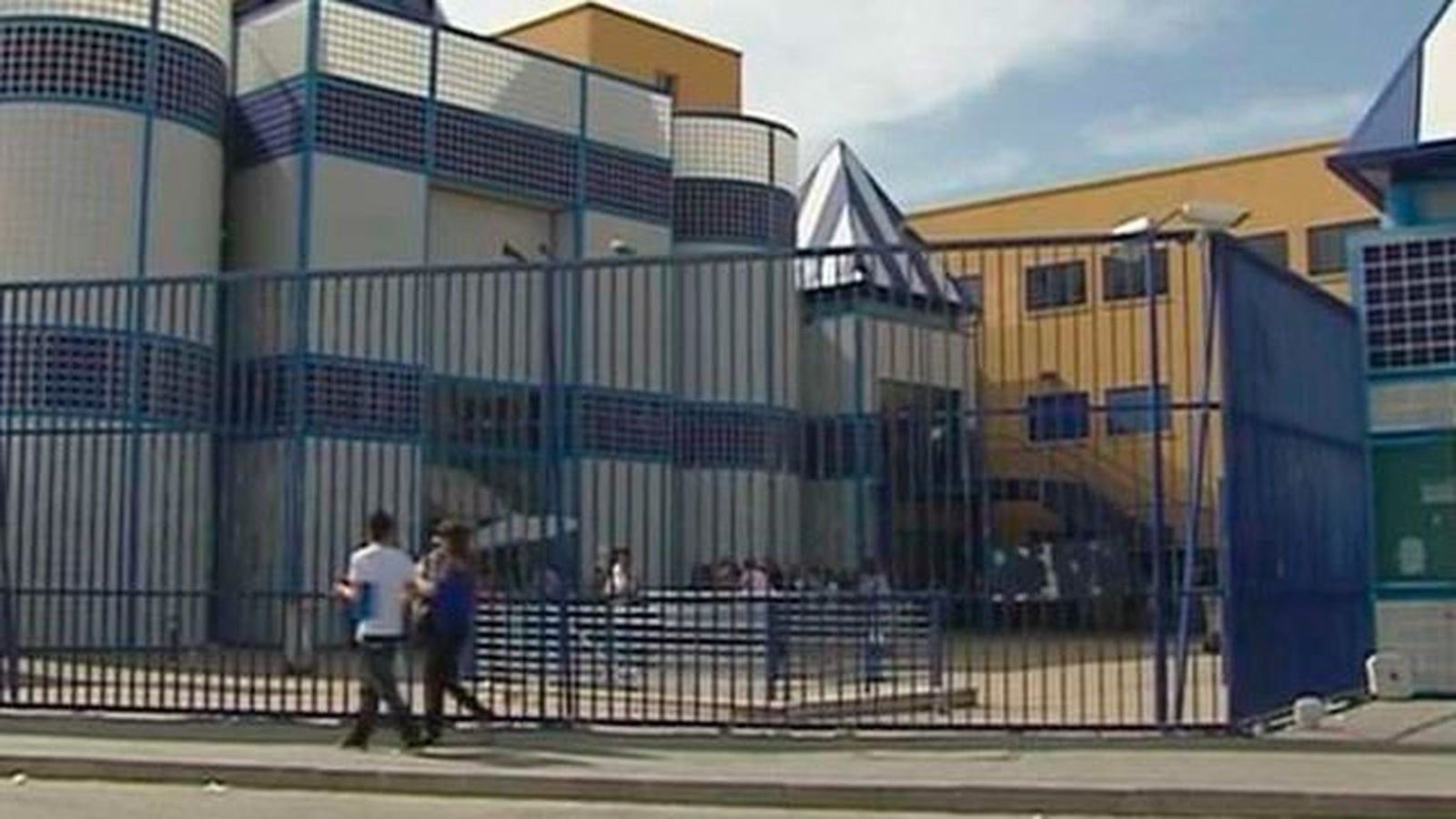 Se fugan 46 internos del Centro de Internamiento de Extranjeros de Aluche