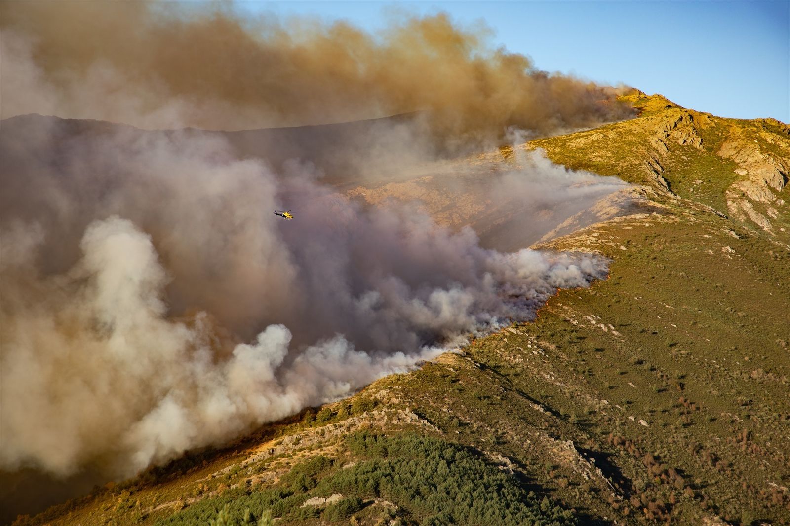 Incendio forestal de Peñalba (Guadalajara) en el Pico del Lobo