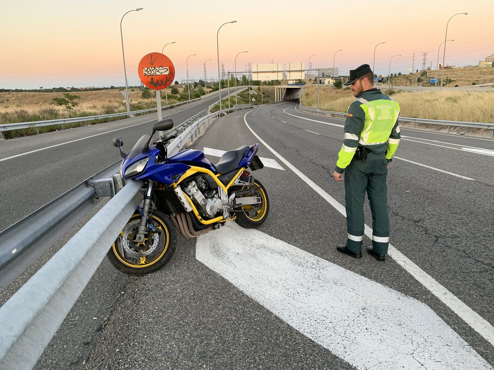 Herido grave un motorista de 46 años en un accidente en la M-40 en Fuencarral