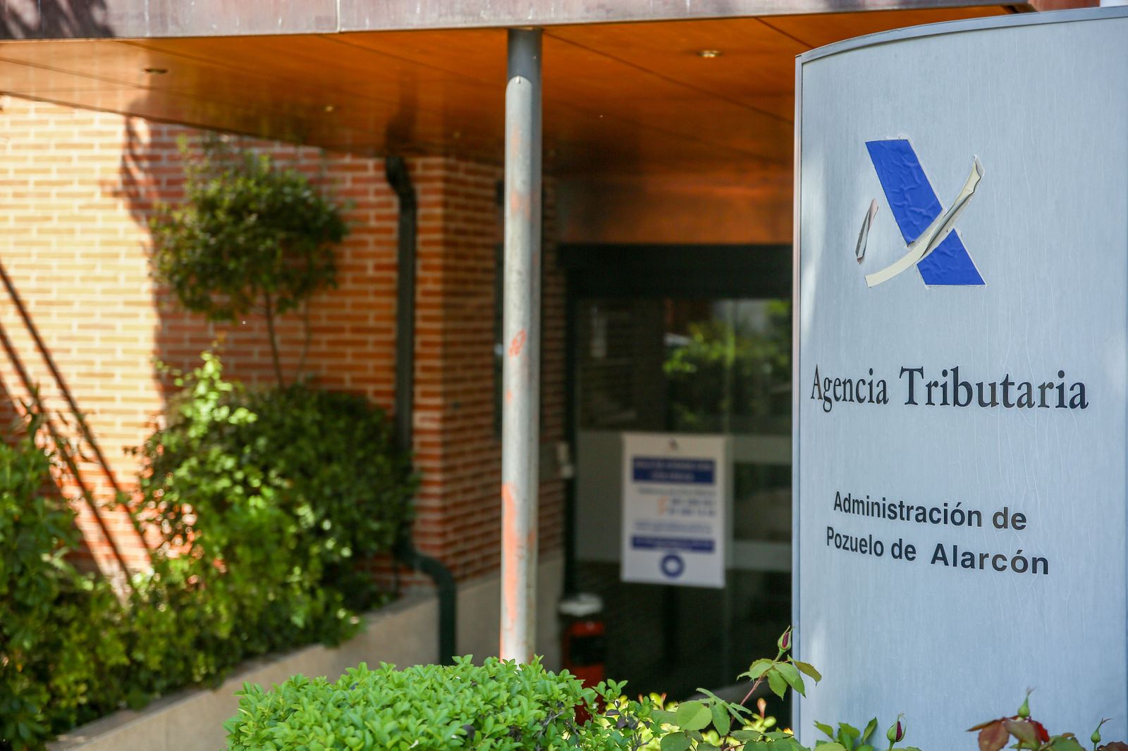 Calviño califica de "errata" la inclusión de la eliminación de la tributación conjunta en IRPF
