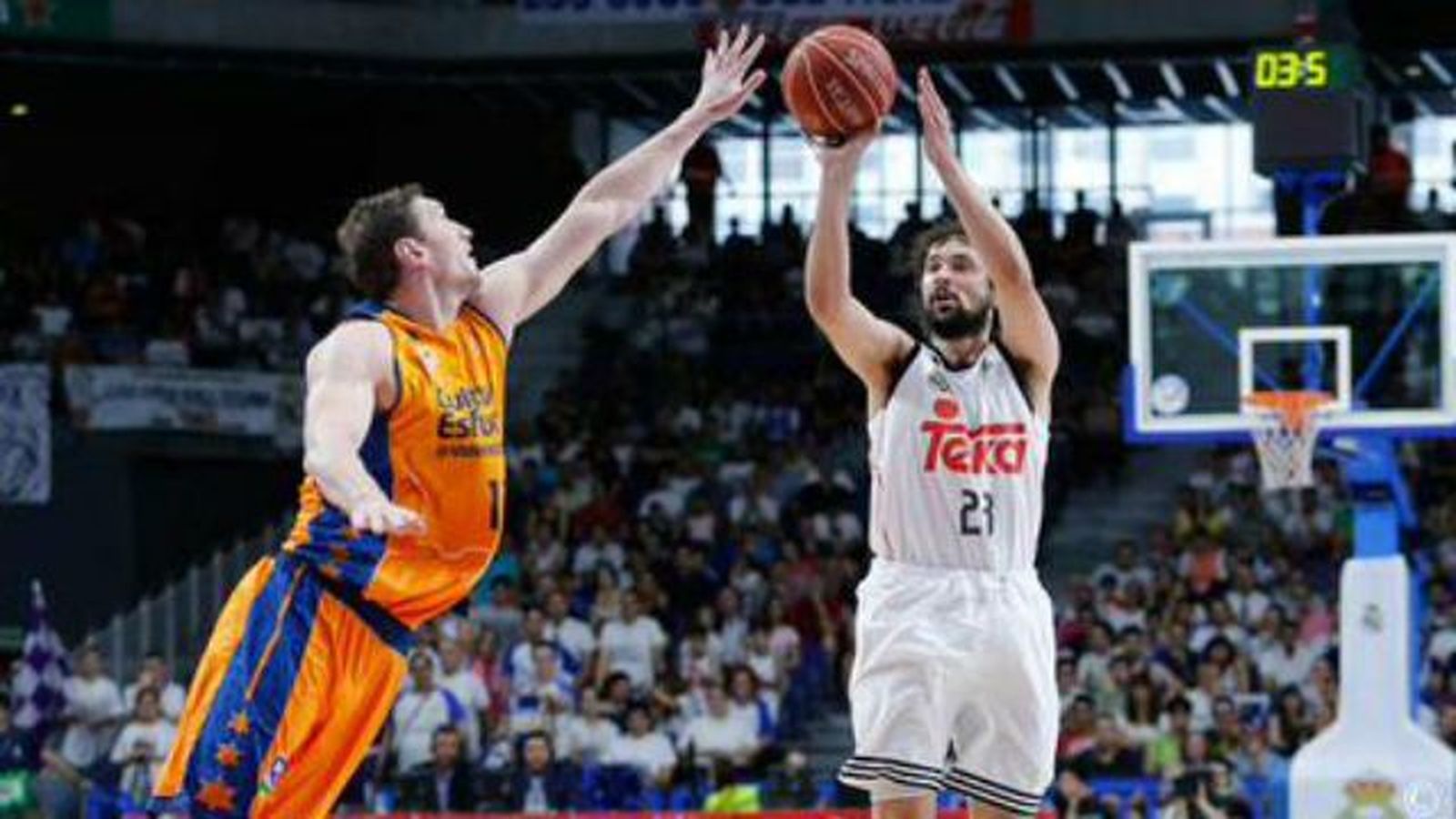 100-103. Un triple de Llull en la prórroga tumba al Valencia