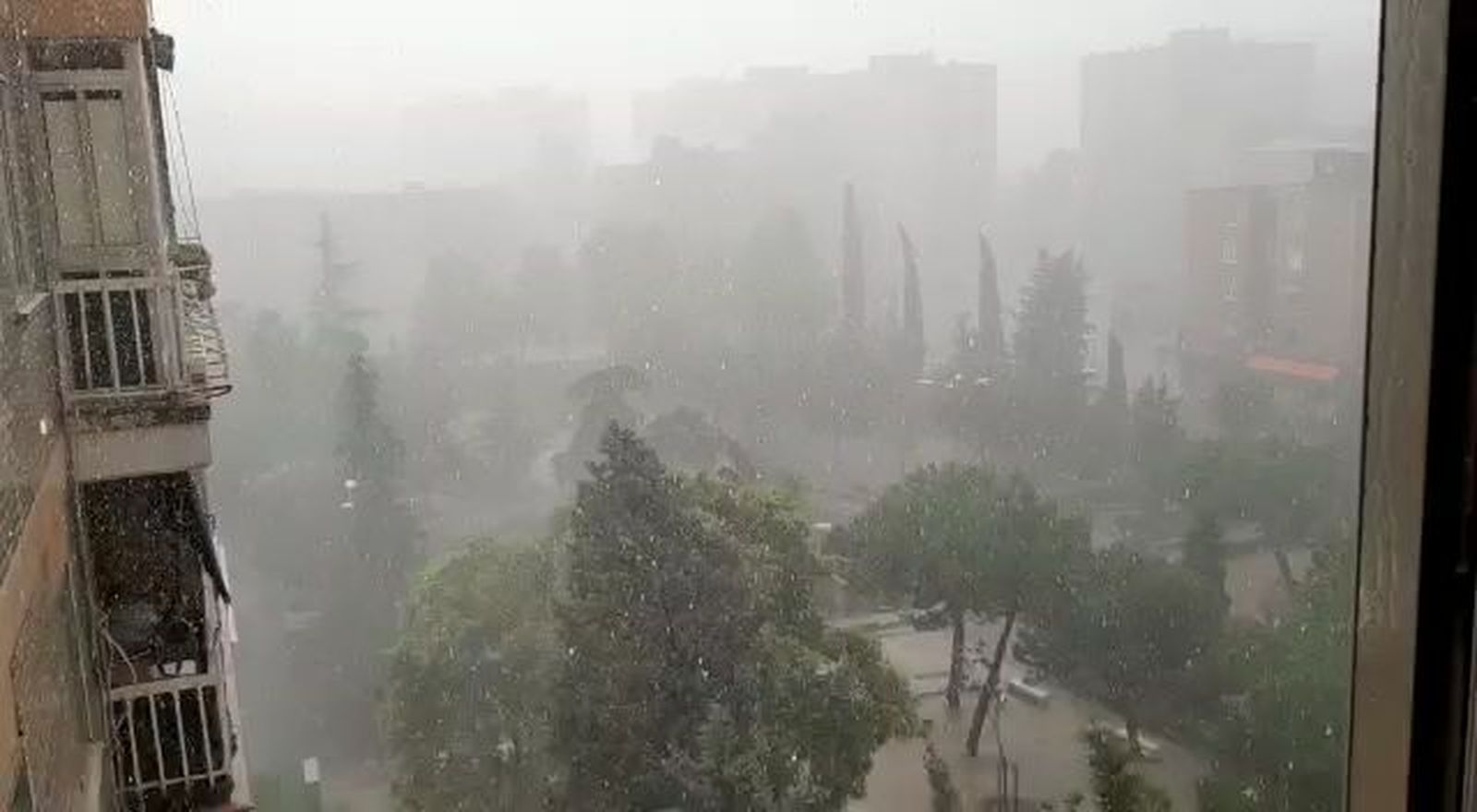 Diluvio, casi sin avisar, en Fuenlabrada