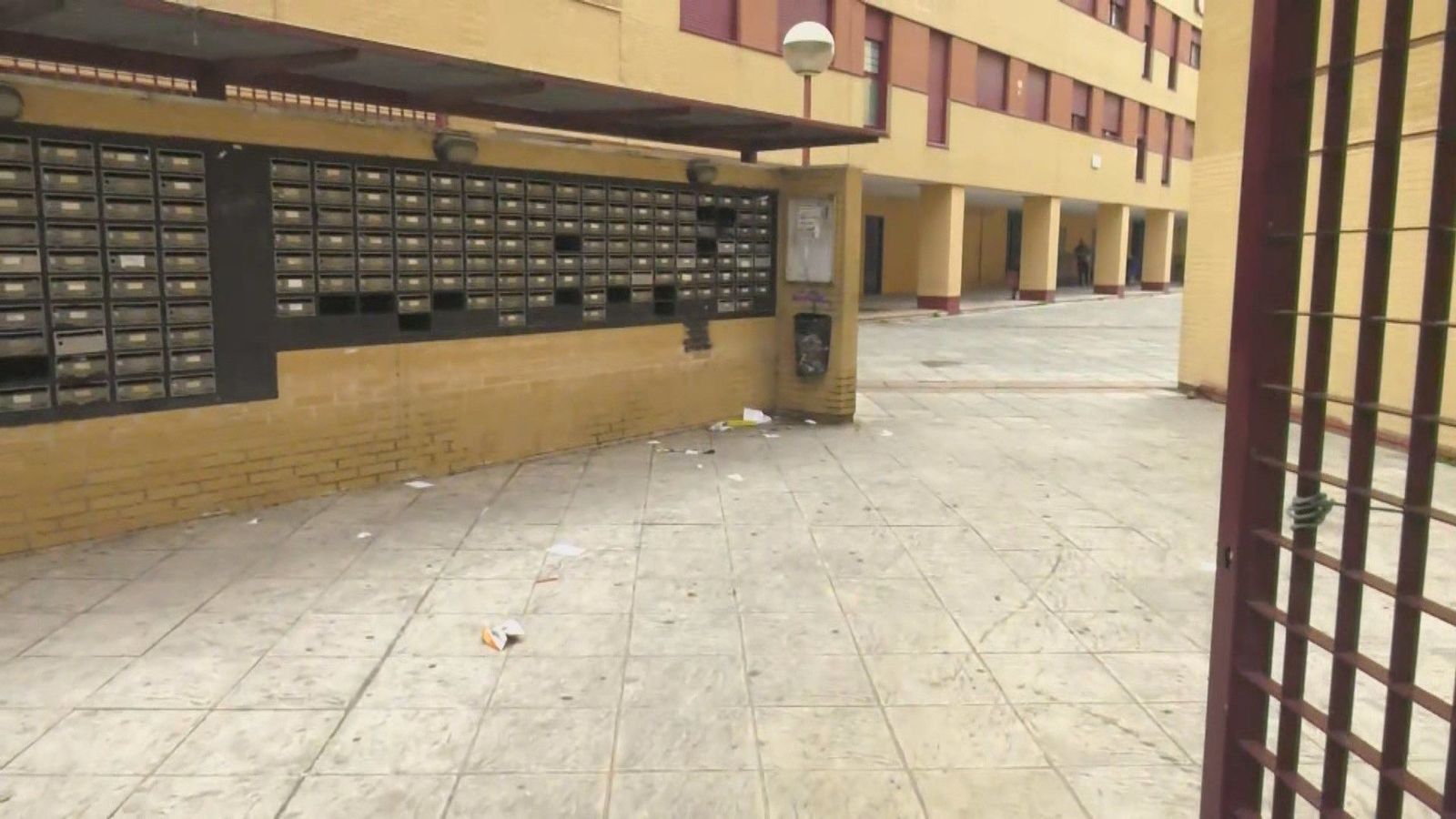 Al apuñalamiento en el edificio okupado de Parla se le suma una nueva agresión por un intento de robo