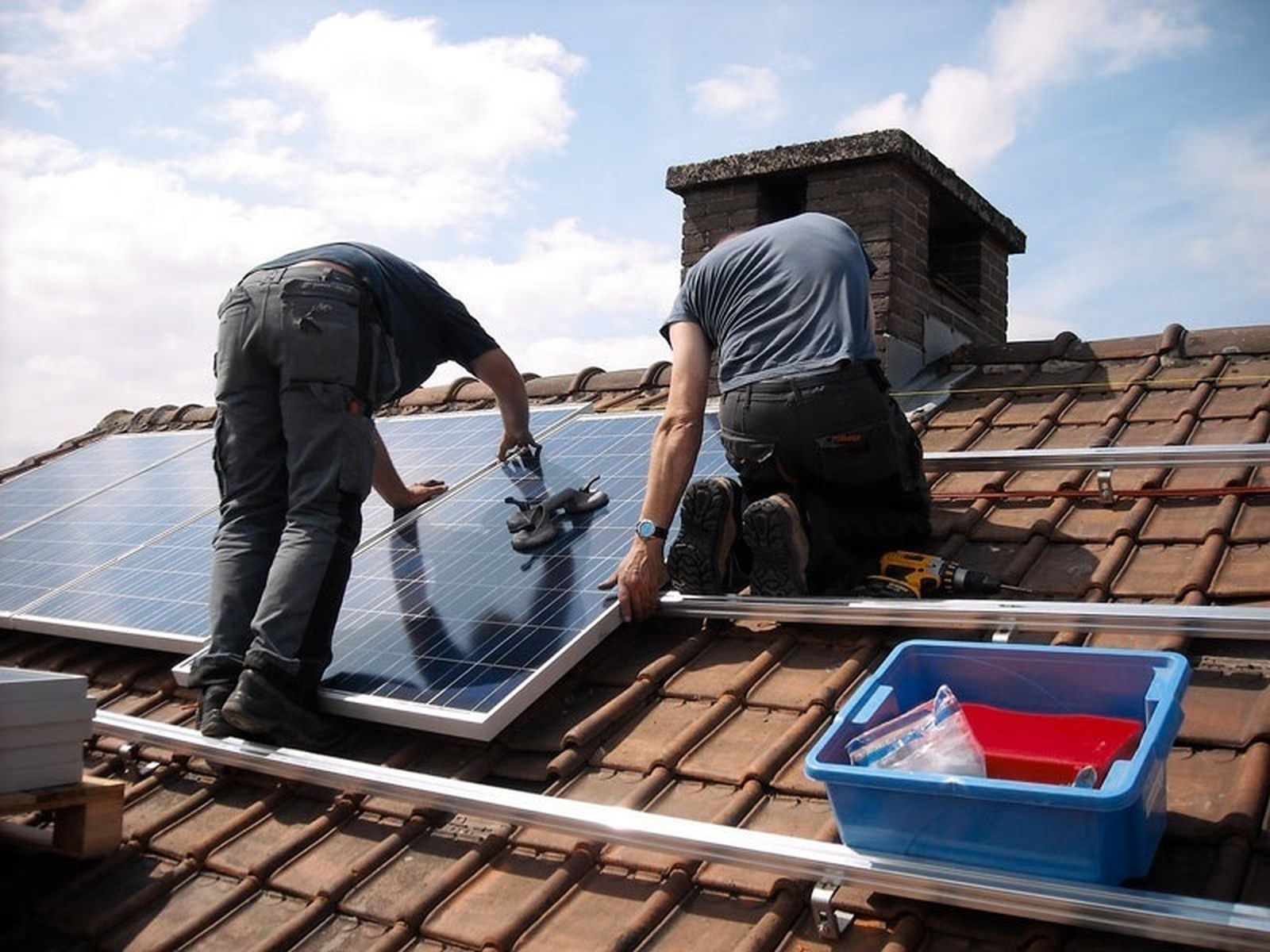 Instalación de paneles de energía solar fotovoltaica