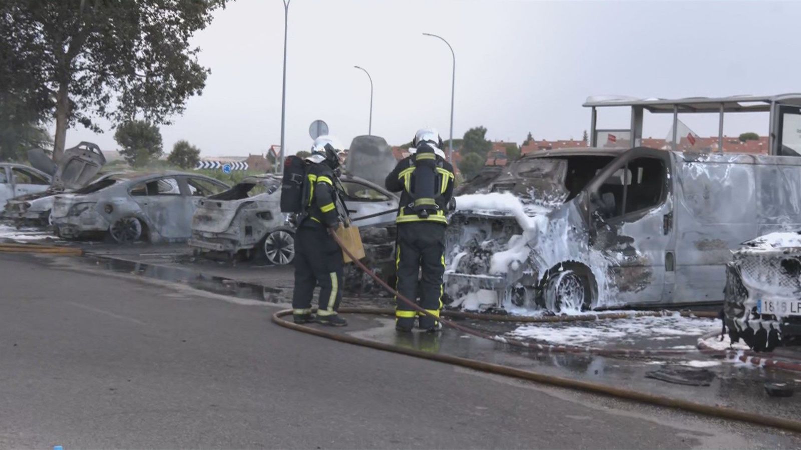 El incendio de un vehículo provoca una reacción en cadena en Intu Xanadú