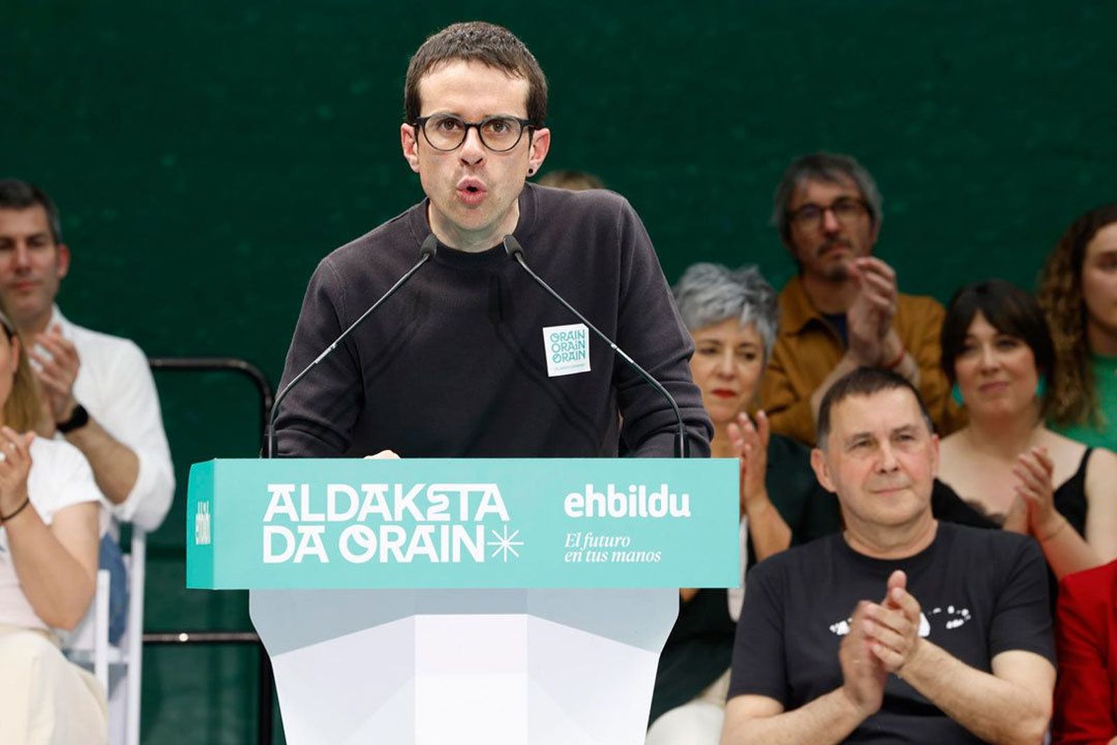 Otxandiano (Bildu) se niega a calificar ETA como banda terrorista y el Gobierno tacha a Bildu de “cobarde”