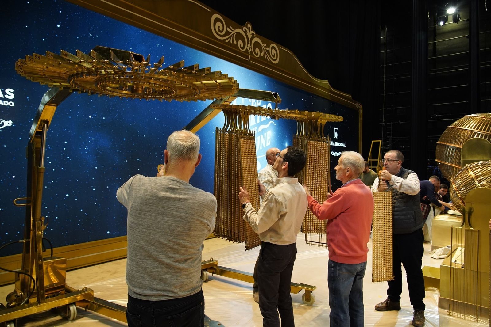 Trabajadores de Loterías ultiman los preparativos del Sorteo de Navidad 2024