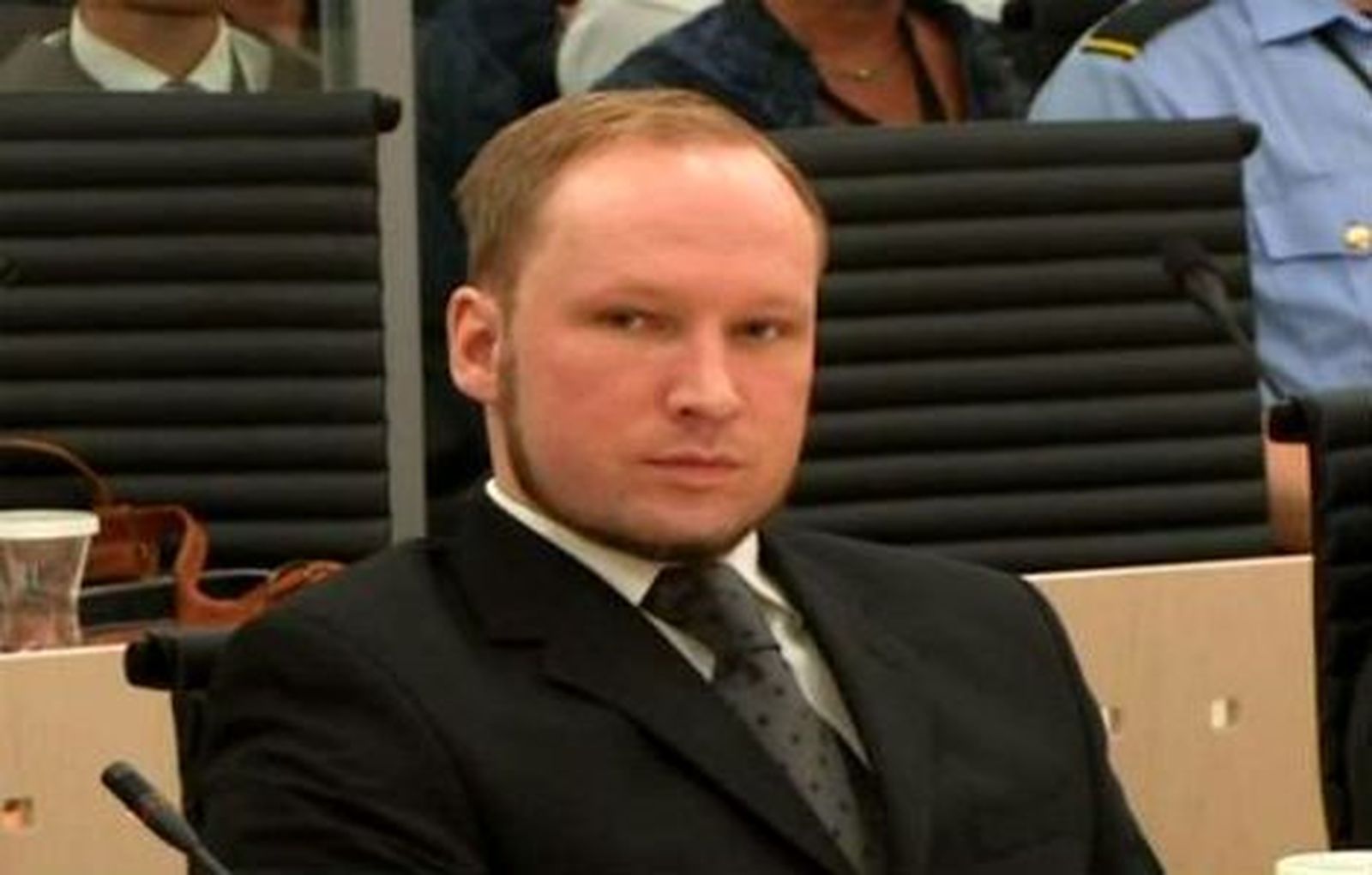 Breivik condenado a 21 años de cárcel prorrogables por los atentados de Noruega