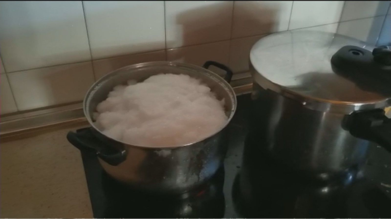 Una vecina de Morata de Tajuña hierve la nieve al quedarse sin agua