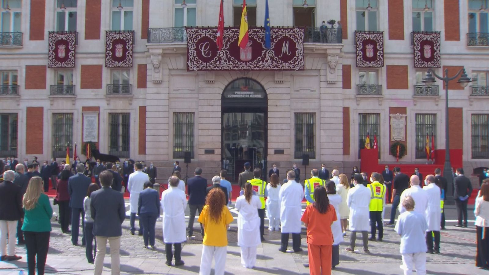Los colectivos profesionales y efectivos de seguridad, homenajeados en la celebración del 2 de Mayo