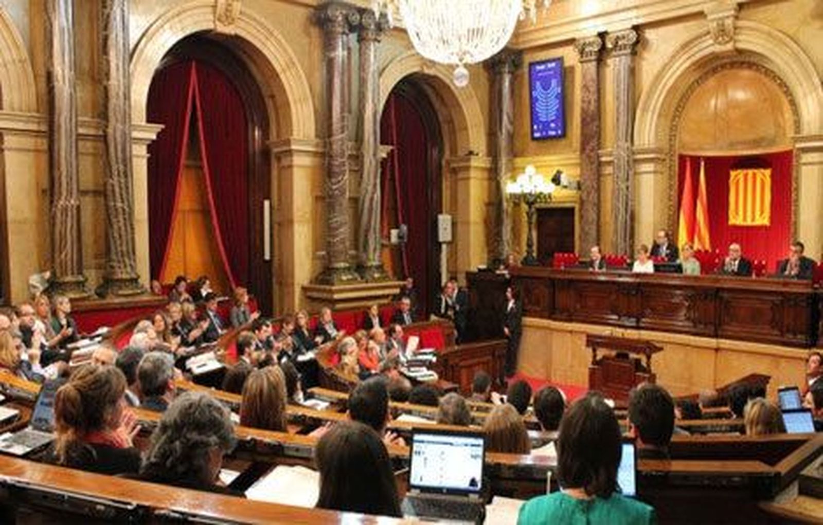 El Parlament vota este lunes la ruptura con España con Mas aún en el alero