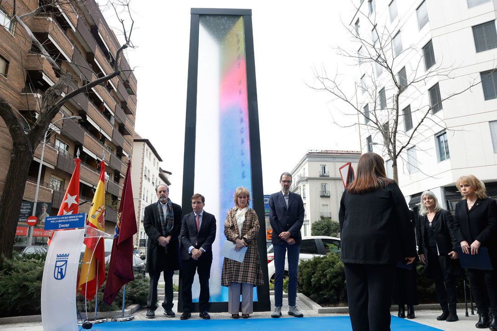 Madrid inaugura en Juan Bravo un monumento a los periodistas caídos por la libertad de expresión