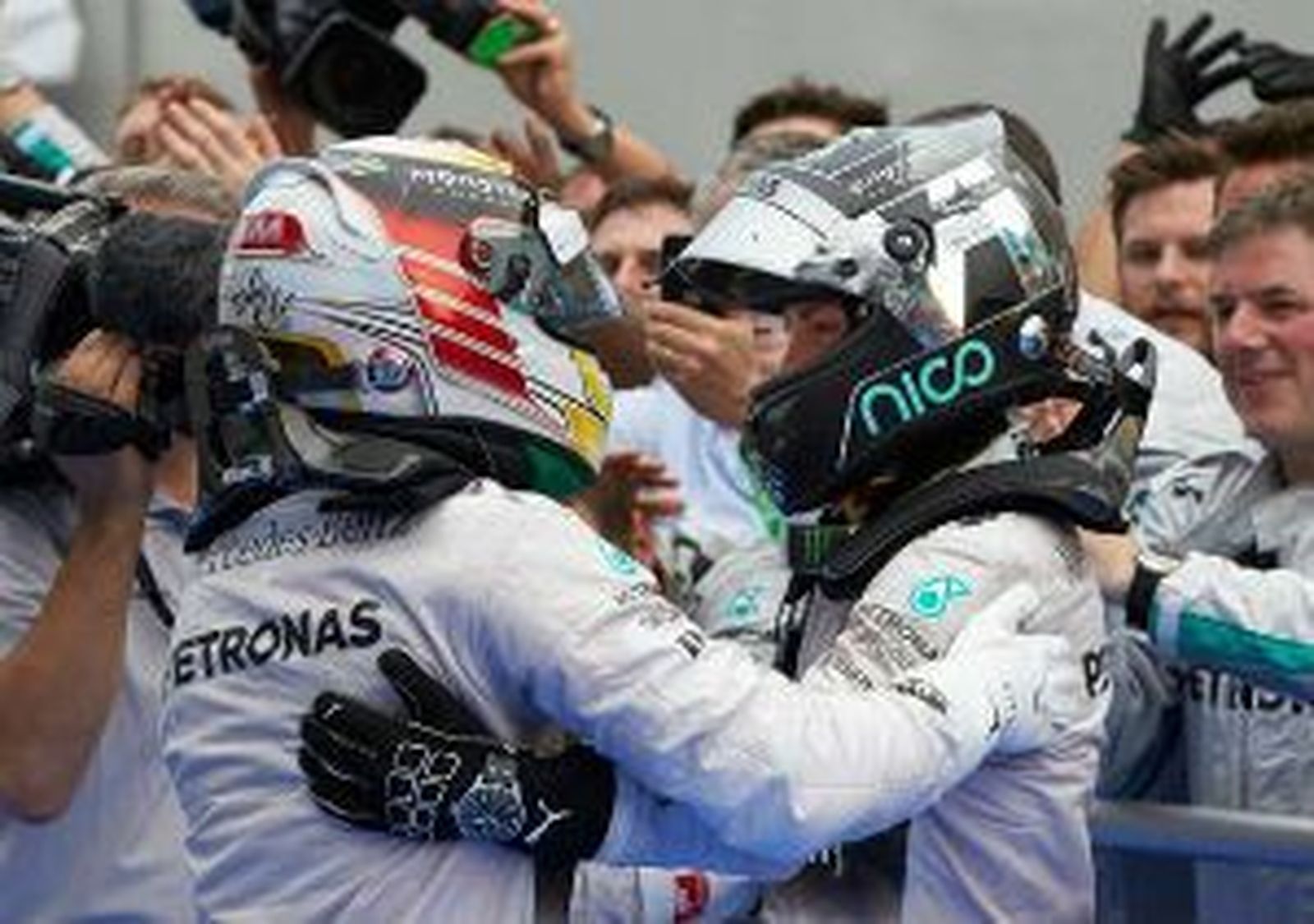 Rosberg saldrá desde la 'pole' en Baréin; Alonso, noveno