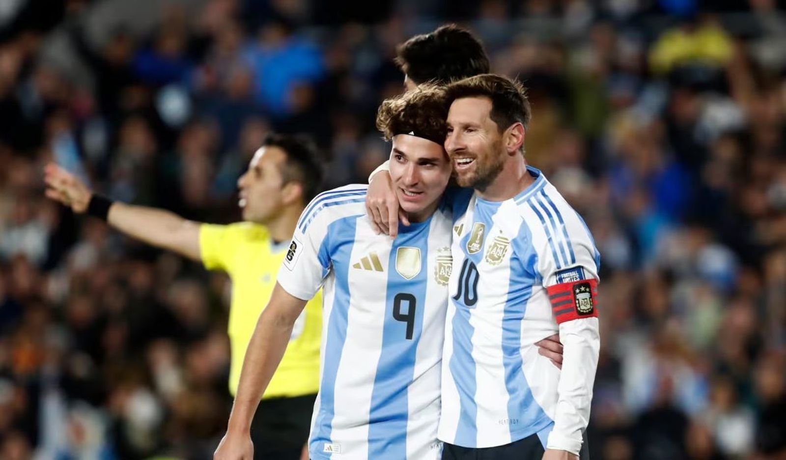 Julián Alvarez y Messi