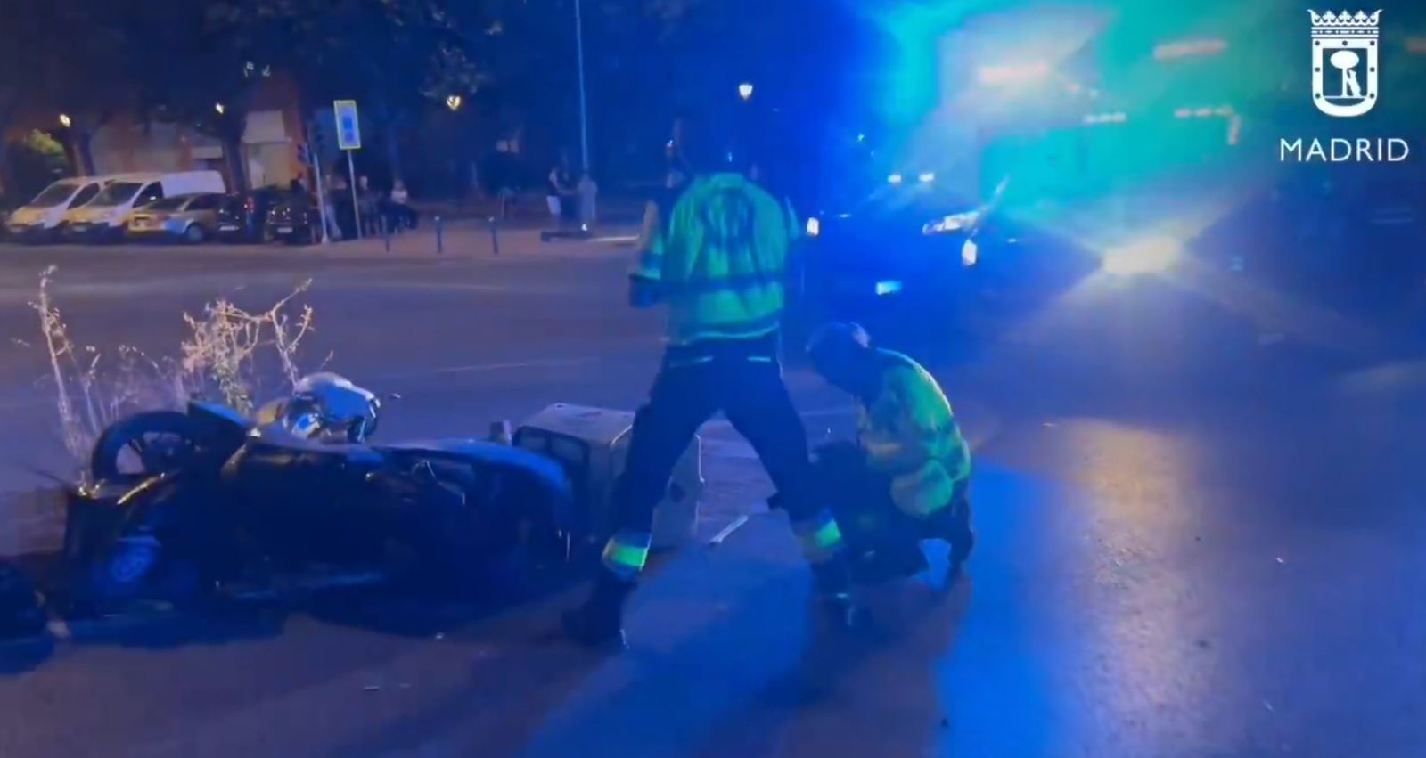 Un repartidor de pizzas  grave tras sufrir un accidente de moto en la calle Caramuel