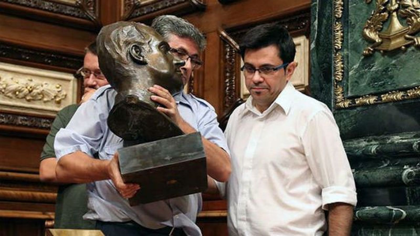 CiU, C's, PSC y PP critican la retirada del busto y ERC y la CUP celebran la "limpieza"