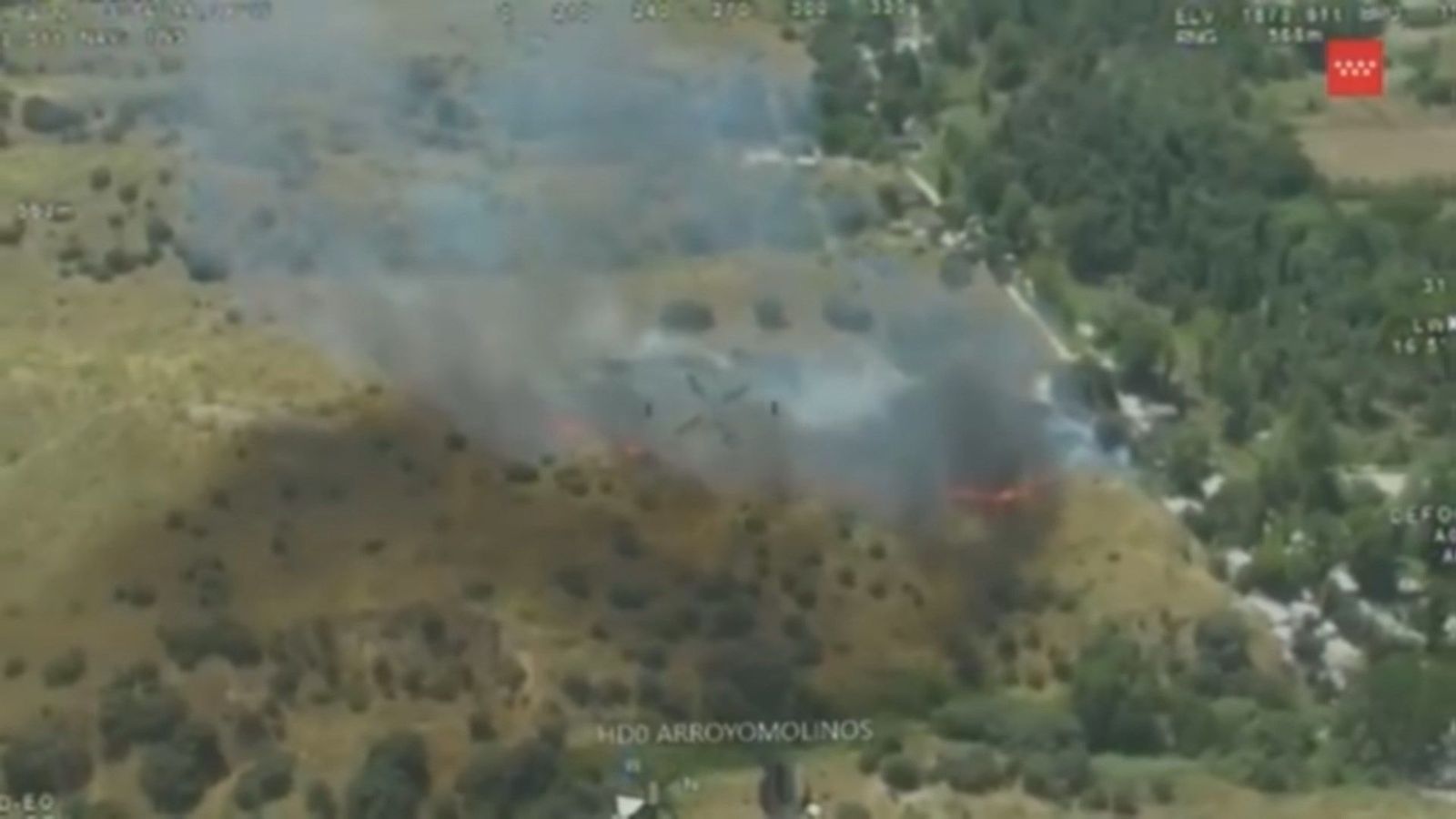 Controlado el incendio de pastos en Arroyomolinos, aunque sigue cortada la M-413