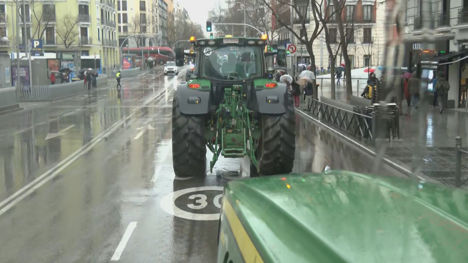 Cinco columnas de tractores confluirán en Madrid este miércoles