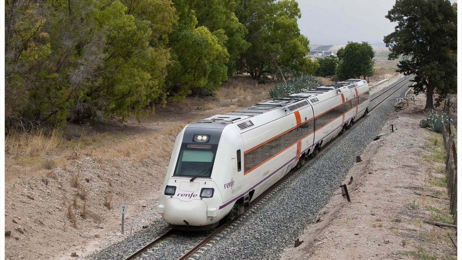 El incendio de un tren en Ciudad Real mantiene cortada la línea Madrid-Andalucía y evacua a 210 pasajeros