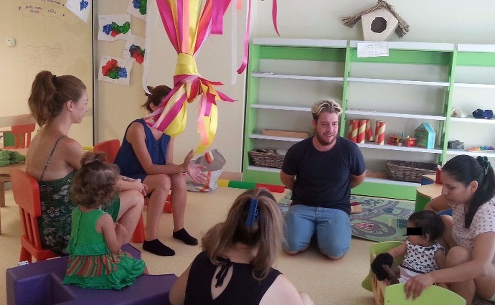 Taller de apoyo familiar en un centro municipal de Madrid