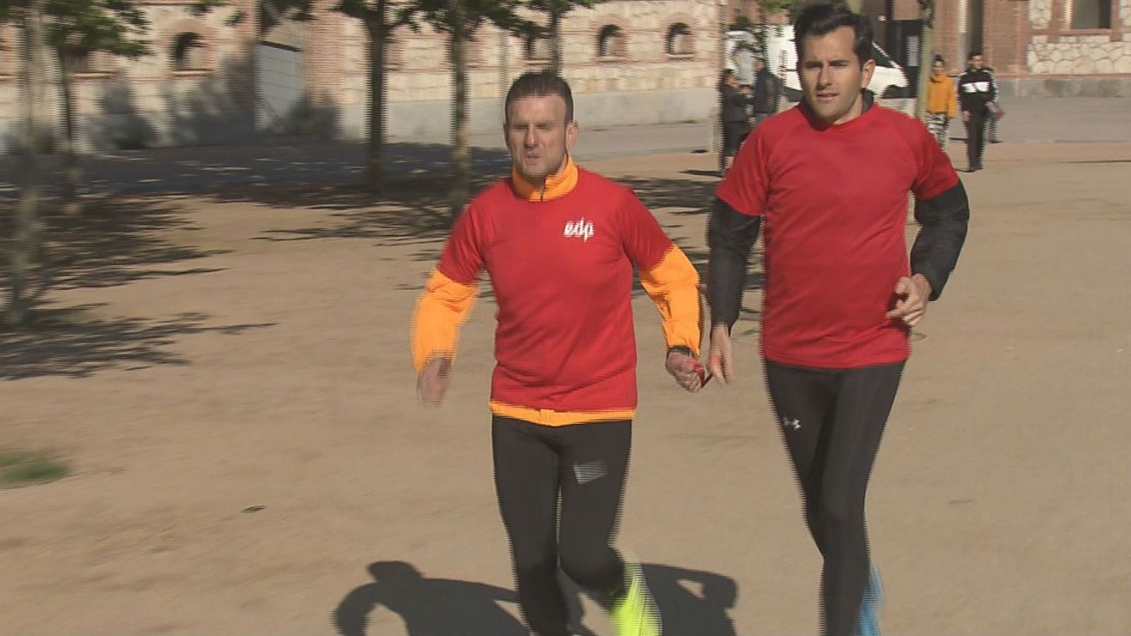 José y Floren, ciego y guía, listos para el Medio Maratón de Madrid