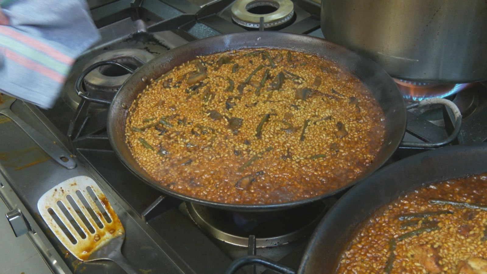 Un joven madrileño convierte la paella perfecta en un imperio a domicilio en Alcobendas