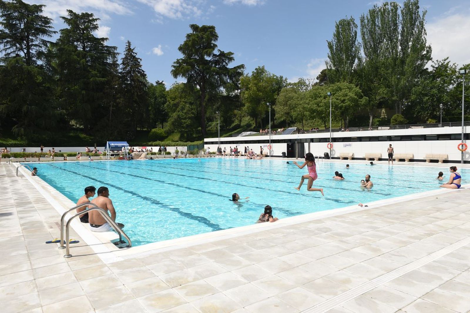 Problemas con las entradas en piscinas municipales: Solo el 5% en taquilla y el resto por internet