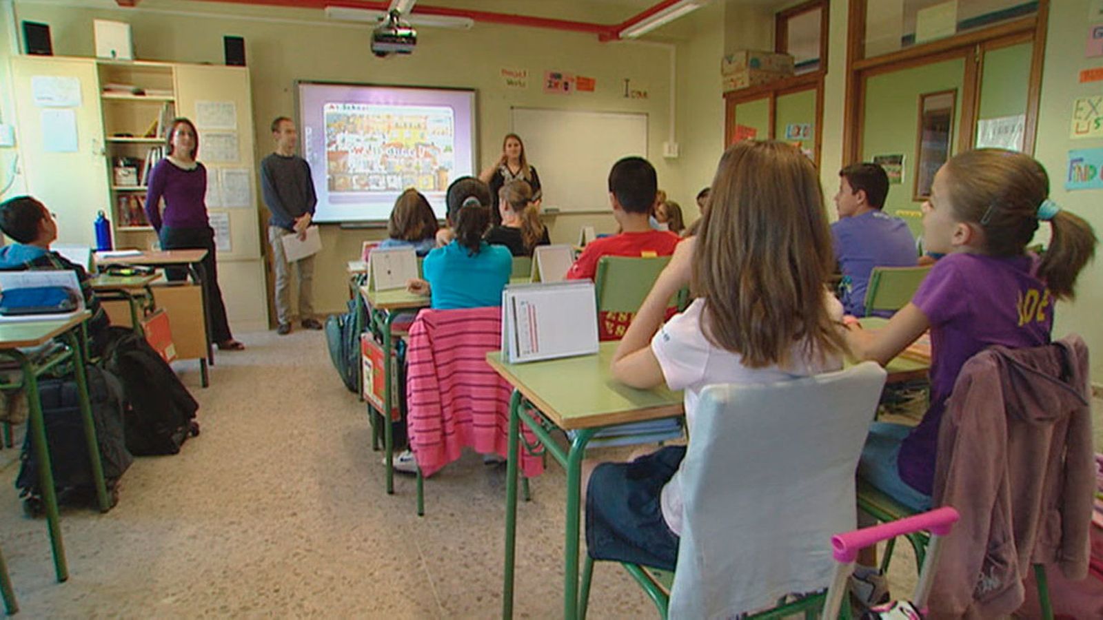 Alumnos y profesores durante una clase