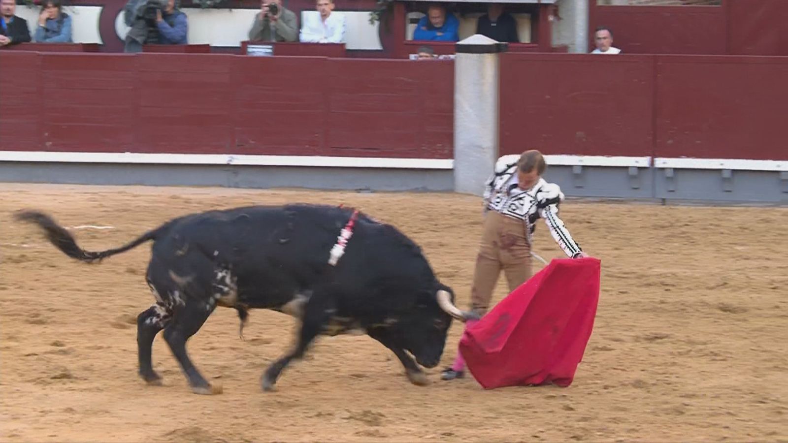 Javier Cortés destaca en la corrida goyesca del 2 de mayo