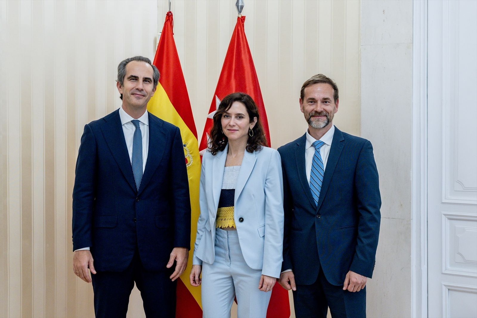 Ayuso durante una reunión con el consejero delegado de ING España y Portugal, Alfonso Tolcheff