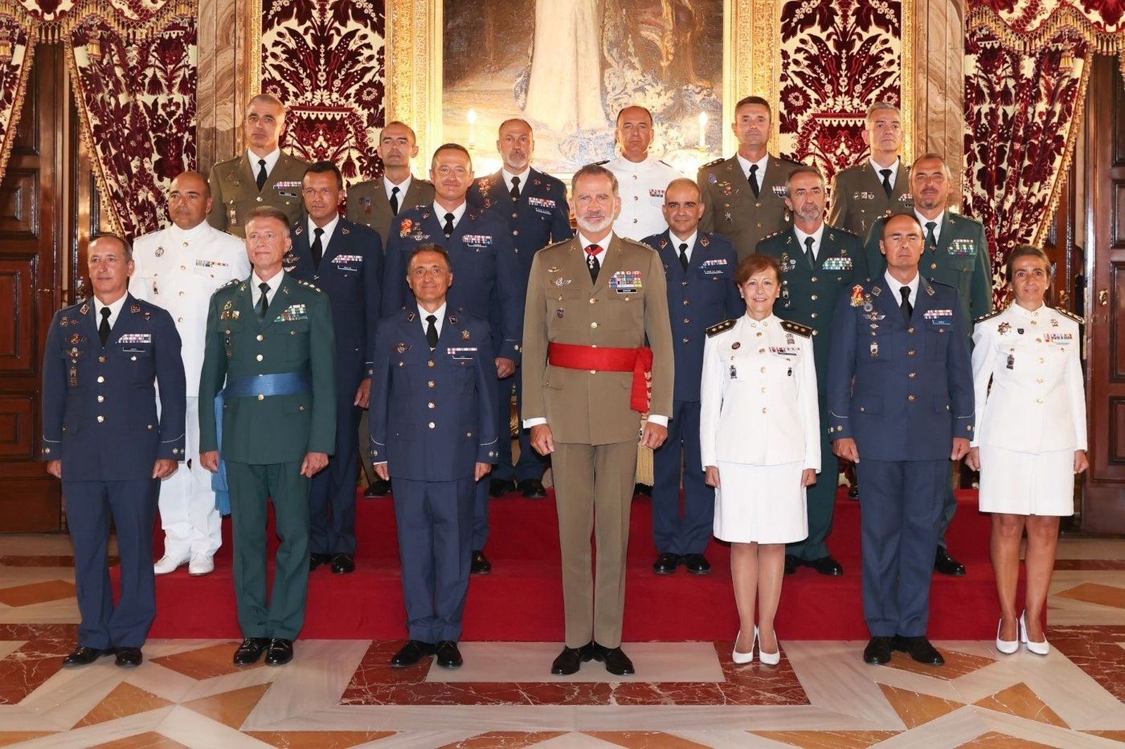 Felipe VI retoma su actividad con la recepción a un grupo de oficiales de todas las Armas